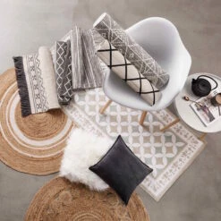 Hanf-Teppich Mit Lochmuster Ø110cm ALL NATURE In Natur 14 Hanf-Teppich Mit Lochmuster Ø110cm ALL NATURE In Natur -Butlers butlers hanf teppich mit lochmuster o110cm all nature in natur 5