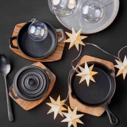 Mini-Serviertopf Mit Holzuntersetzer L 14 X B 11cm HOT IRON In Schwarz 16 Mini-Serviertopf Mit Holzuntersetzer L 14 X B 11cm HOT IRON In Schwarz -Butlers butlers mini serviertopf mit holzuntersetzer l 14 x b 11cm hot iron in schwarz 6